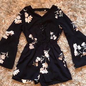 aqua girls floral romper size M (10-12)